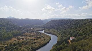 Tour de cata de vinos, arqueología y paisajes