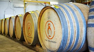 Visitando a vinícola e propriedade Islander Estate Vineyards