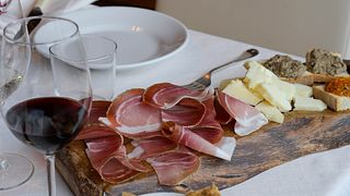 Wo Wein auf toskanische Tradition trifft: Verkostungsmittagessen