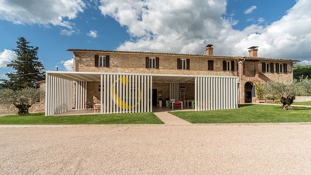 Umbria Wine & Gourmet Tasting at Carini Winery
