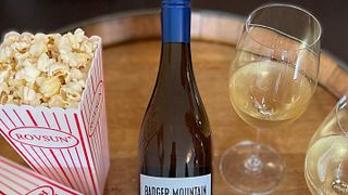 Cata de vinos y visita guiada a la Bodega Powers