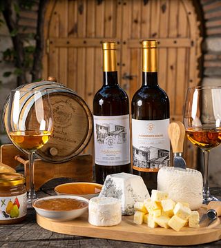Weinprobe mit lokalem Käse und Marmelade