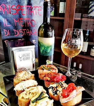Wine Bars Hopping: Spritz & Local Bites like a Venetian