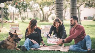Picknick auf dem Rasen | Weintour und Weinprobe bei Augustali