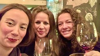 Explora los vinos griegos y la vida nocturna en Atenas
