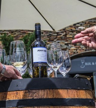 Degustação de vinhos premium no Buil & Giné