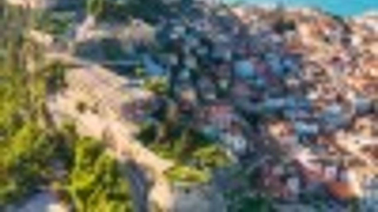 Recorrido privado en Mercedes por Nafplio, el canal de Corinto y cata de vinos en Nemea