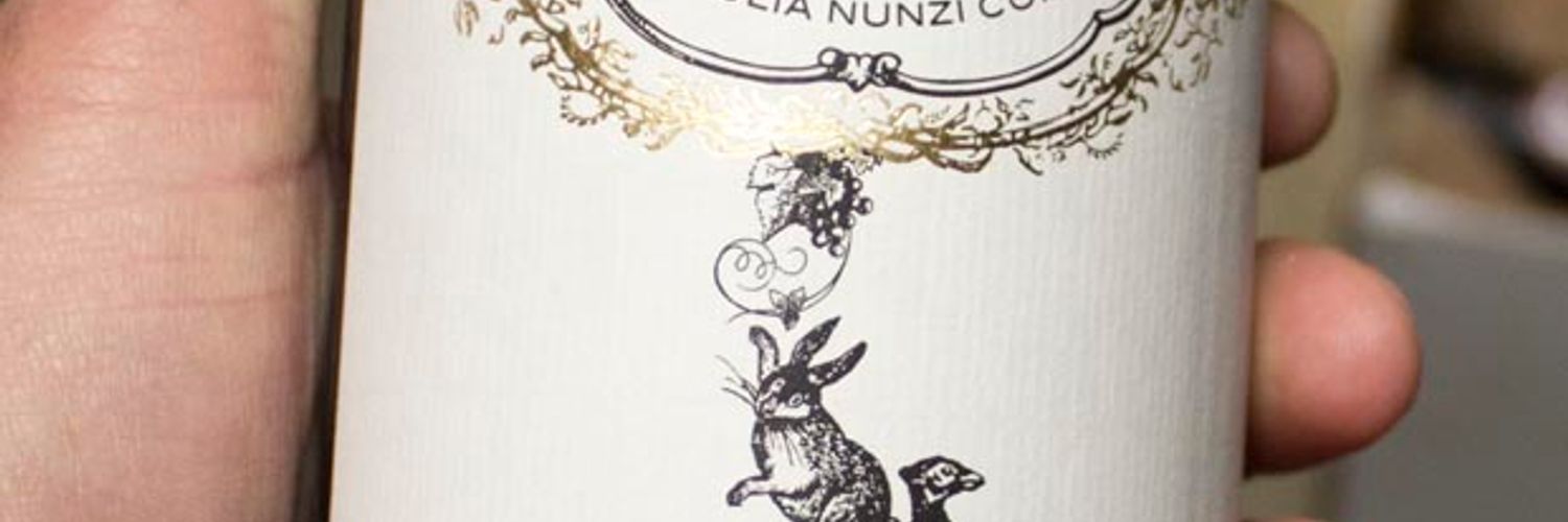 Famiglia Nunzi Conti - Wine Bottle