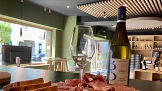 Cata de vinos con embutidos locales en Domaine Céline y Frédéric Gueguen