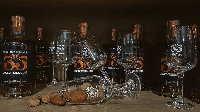 Geführte Tour zu kretischem Wein und Raki