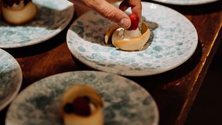 Umbrisk vinprovning och lätt lunch i källaren