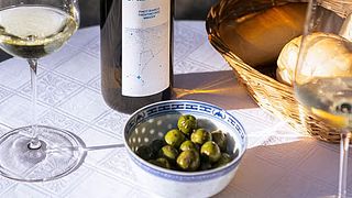 Degustazione guidata di vini, aperitivo al tramonto tra i vigneti e visita della storica chiesa di Sant'Antonio