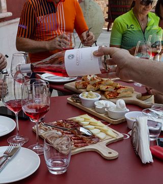 Visita alla cantina e degustazione di vini premium presso le Tenute Girolamo in Valle d'Itria