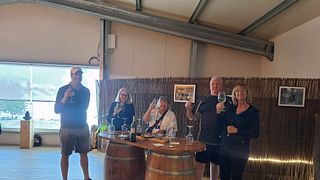 Degustazione di vini della gamma Dez Tostões
