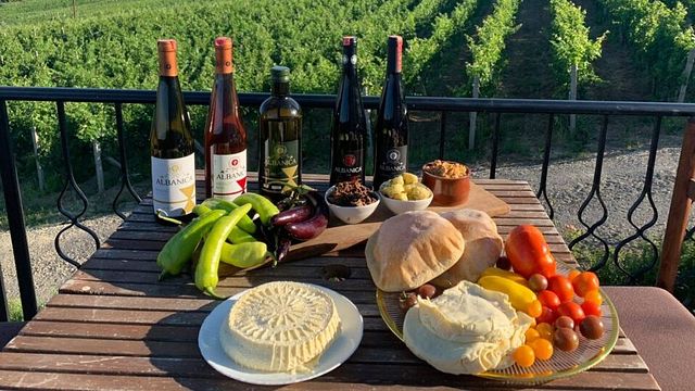 Tour Privado, Degustação de Vinhos, Mosteiro de Ardenica, Ruínas Arqueológicas de Apolônia.