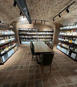 Degustazione di vini con tagliere di formaggi e prelibatezze georgiane