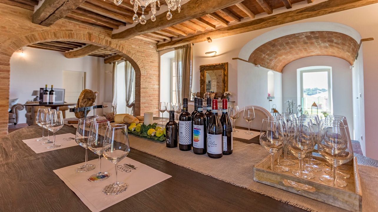 Vinprovning och lunch i hjärtat av Toscana