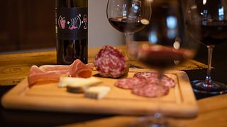 Passeio pela fazenda, lanche da tarde e vinhos felizes