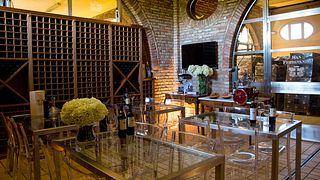 Cata de vinos con maridaje de comida en San Ferdinando