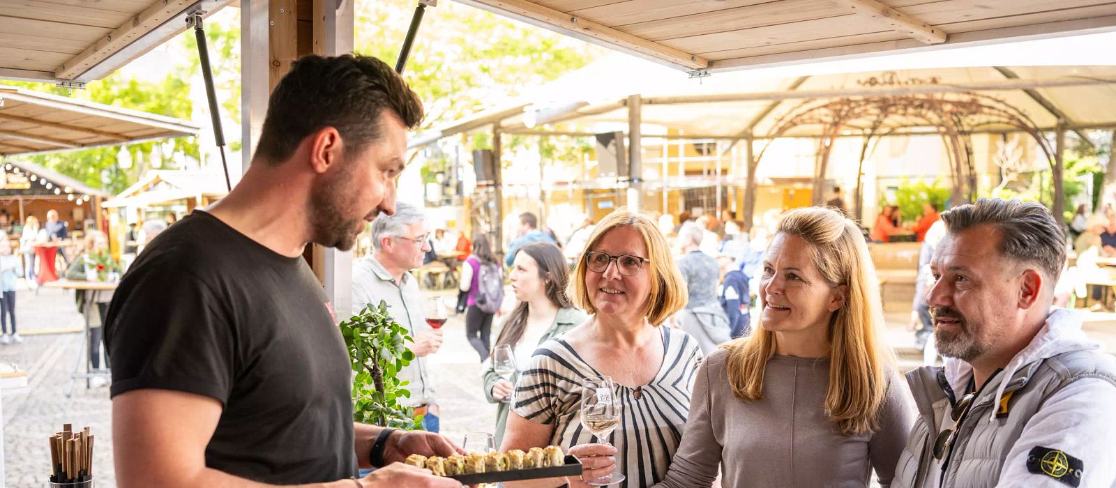 Ahrtal-2022-020-Weinmarkt Der Ahr