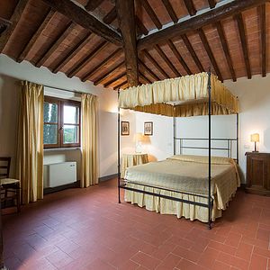 VILLAS Y APARTAMENTOS EN BADIA DI MORRONA - TOSCANA