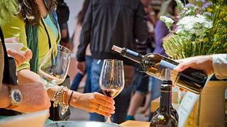 GOÛTONS - VISITE DE DÉGUSTATION DE VIN ET DE GASTRONOMIE EN VÉNÉTIE - SOAVE - BASSANO DEL GRAPPA - ASOLO