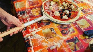 Aula de preparação de pizza e tiramisù