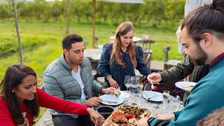 Full-Day Wine Tasting & Vineyard Lunch in Sussex & Kent