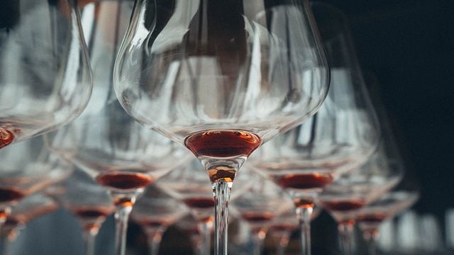 CATA DE TRES VINOS EN EL CENTRO HISTÓRICO DE NEIVE