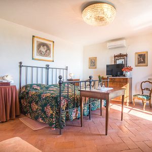 Stay at Elegant Rooms of Fattorie Giannozzi