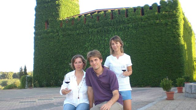 Vineyard Hike, Guided Winery, Castle Tour & Signature Tasting