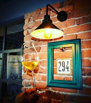 Weinprobe im Black Island Winery