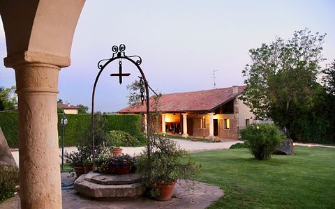 Prestigiosa masía en bodega con piscina en Bodega La Pria