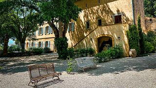 Três vinicultores - Château de Beaupré, Château La Verrerie e Château Bonisson Experiência intensiva de vinhos finos da Provença e descoberta da região vinícola mais antiga da França