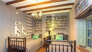 Bed, Wine, and Breakfast at Fabrica de Hojalata