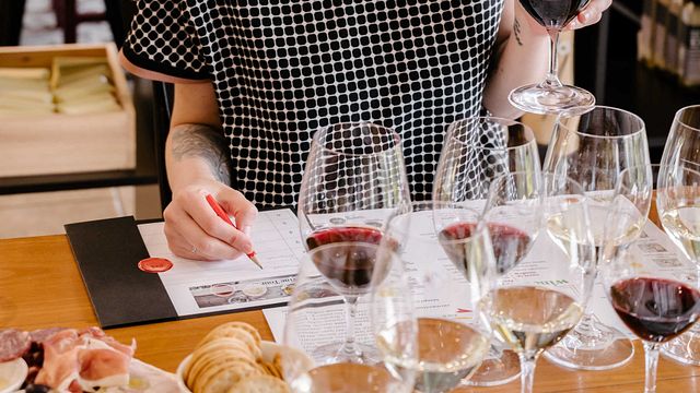 Tulloch Wines - Experiência misteriosa de degustação de vinhos com queijos e charcutaria locais
