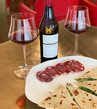 Dégustation de vins avec sélection de fromages et de jambon