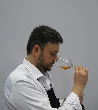 Cata de vinos y visita a la Bodega Mèttola
