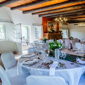 Bed & Breakfast mit Blick auf die Berge und Weinberge im Le Manoir De Brendel