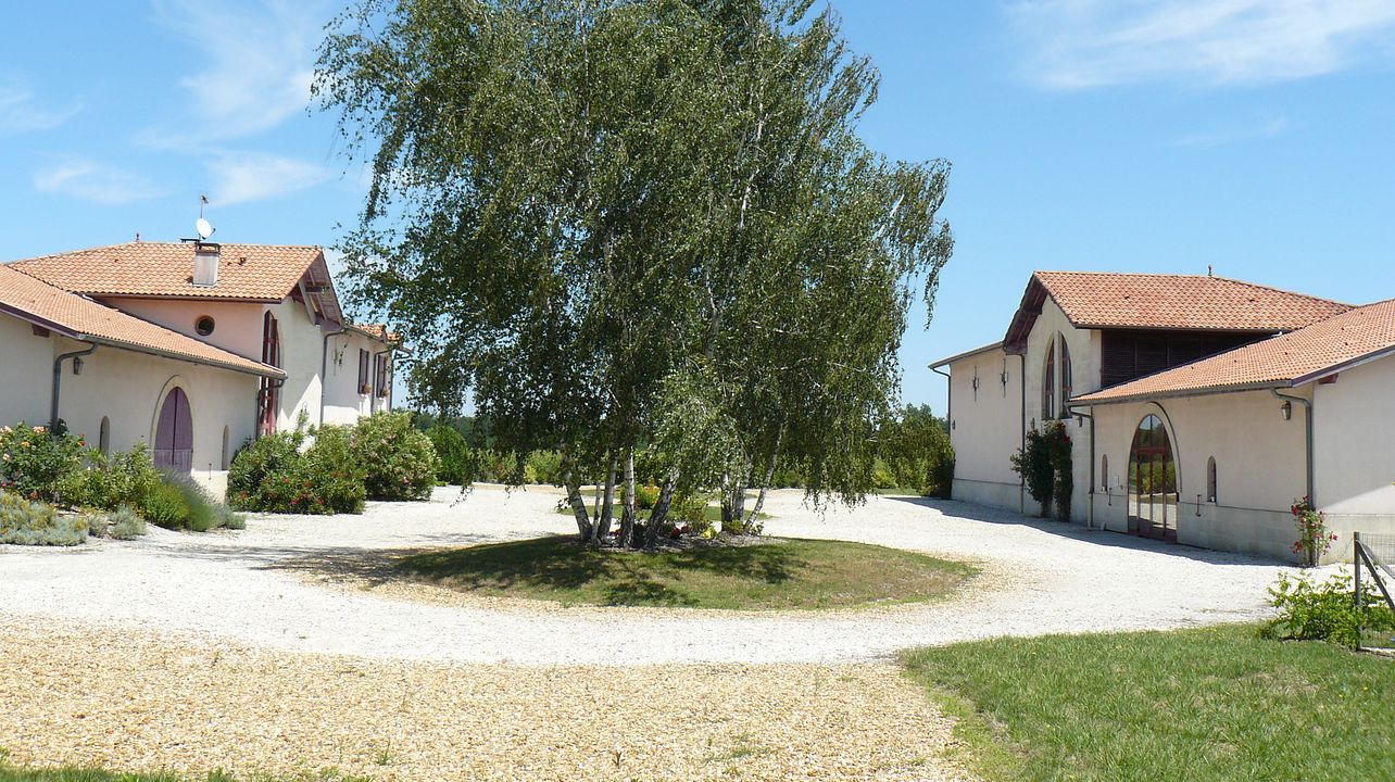 Château Haut-Lagrange: A Family Tradition in Bordeaux