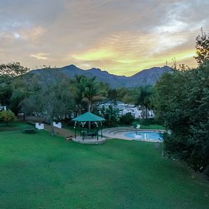 Bed and Breakfast com vista para a montanha e para o vinhedo no Le Manoir De Brendel