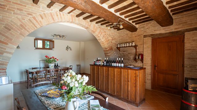 Cata de vinos y visita guiada en Chiorri