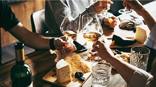 Gourmet-Verkostung mit Wurst und Käse bei Vinicola De Nulles