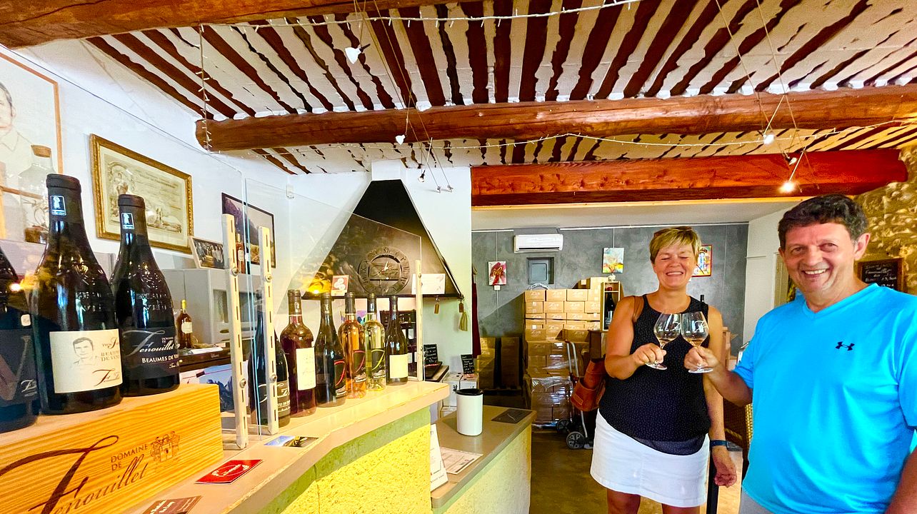 Wine Tour in 3 cellars including 1 in Châteauneuf du Pape