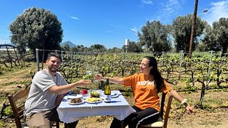 Degustazione di vini nella cantina Skoumpris