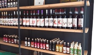 Tolle Verkostung lokaler Weine und Liköre in Durbe