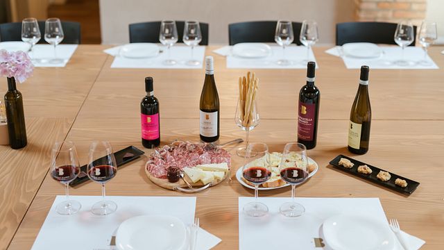 Klassische Weinprobe in der Cantina Veronese Beatrice