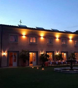 Vinprovning och rundtur på Villa Santo Stefano -Societa