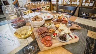 Verkostung ungarischer Weine, Käse und Wurstwaren