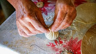 Weinprobe und Meisterkurs zur Herstellung von Khinkali